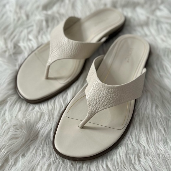 Vionic Shoes - VIONIC AGAVE 10W WIDE Leather Toe Post Sandals Flip Flops in Cream Ivory